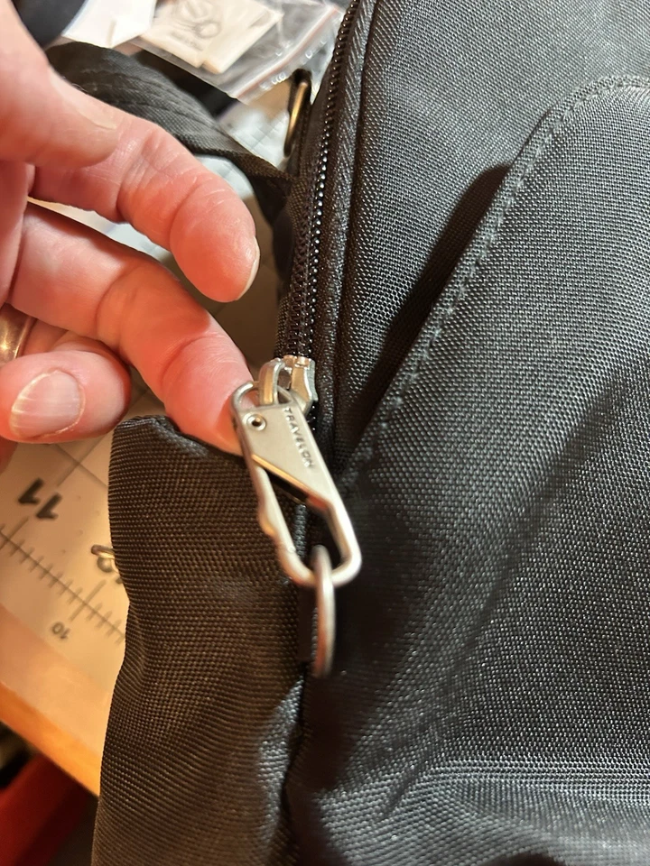 Travelon противоугонная классическая сумка-мессенджер через плечо с радиочастотной идентификацией черная сумочка - Изображение 4 из 4