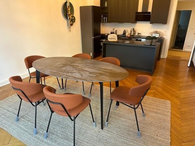 Ovale Keramik Esstisch Gruppe mit Calligaris Stühlen