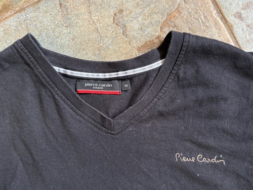 Camiseta/logotipo superior manga corta cuello en V negra PIERRE CARDIN para hombre. talla mediana M - Imagen 5 de 5