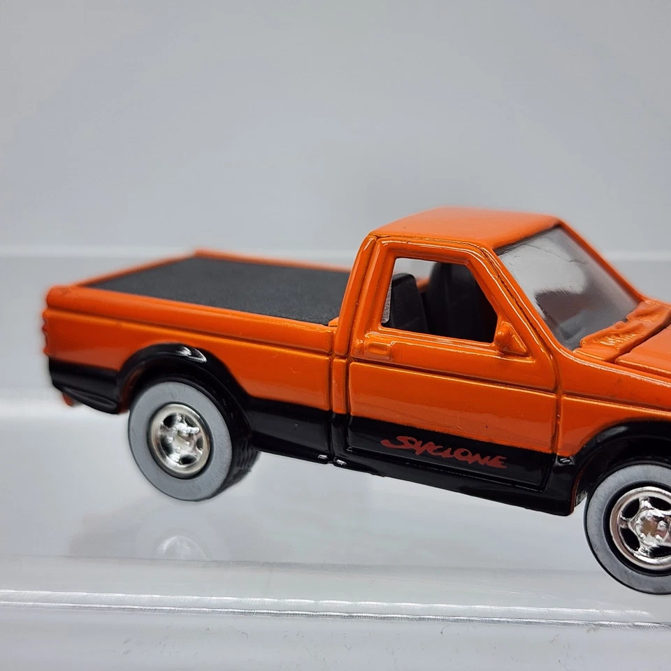 Lote de 2 Johnny Lightning 1991 GMC Syclone Truckin America naranja cobre raro Foto 3 de 4