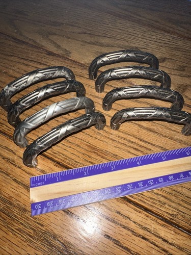 Schrankgriffe mit 8 Schubladen/Türen gebraucht. Einzigartiges Design Hochwertig!