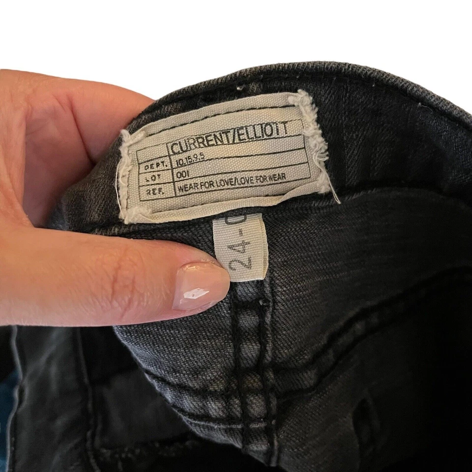 Pantalones cortos de jean Current/Elliott 24 The Gam para mujer Dust Destroy negros suaves envejecidos Foto 2 de 4