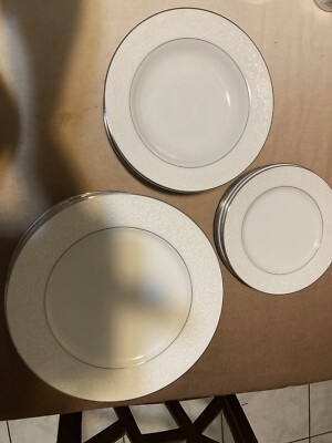 23 PC Southampton Pattern 384 Four Crown Fine China Japan Dinner