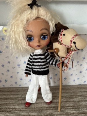 Blythe Puppe mit Outfit & blonder Mohairperücke
