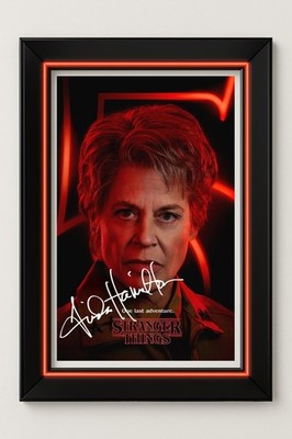 Linda Hamilton signierter Vordruck 7x5 Foto Stranger Things 5 Weihnachtsgeschenk Staffel 5