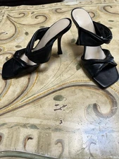 Nine West Black Twist-Front Heels – Size 8