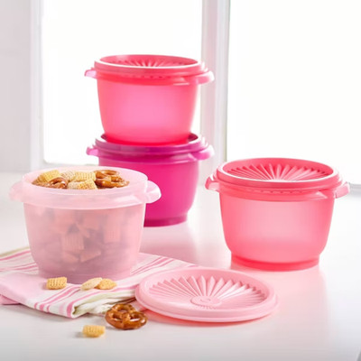 Tupperware  SERVALIER BOWLS Set of 4 Different Shades of Pink ~ 20oz. capacity