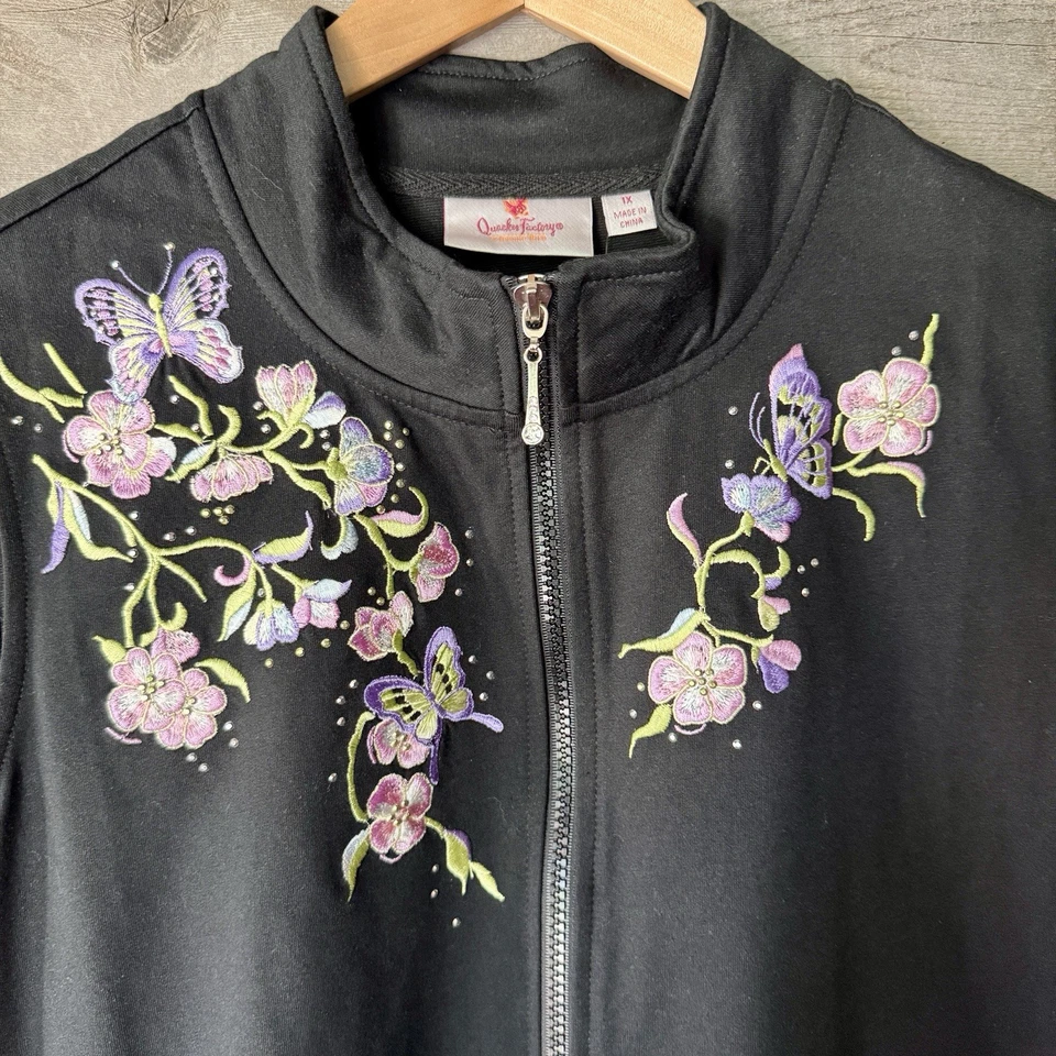 NWOT Quacker Factory Embroidered Black Zip Vest White Tshirt Coord Set 1X Floral - Image 4 of 4