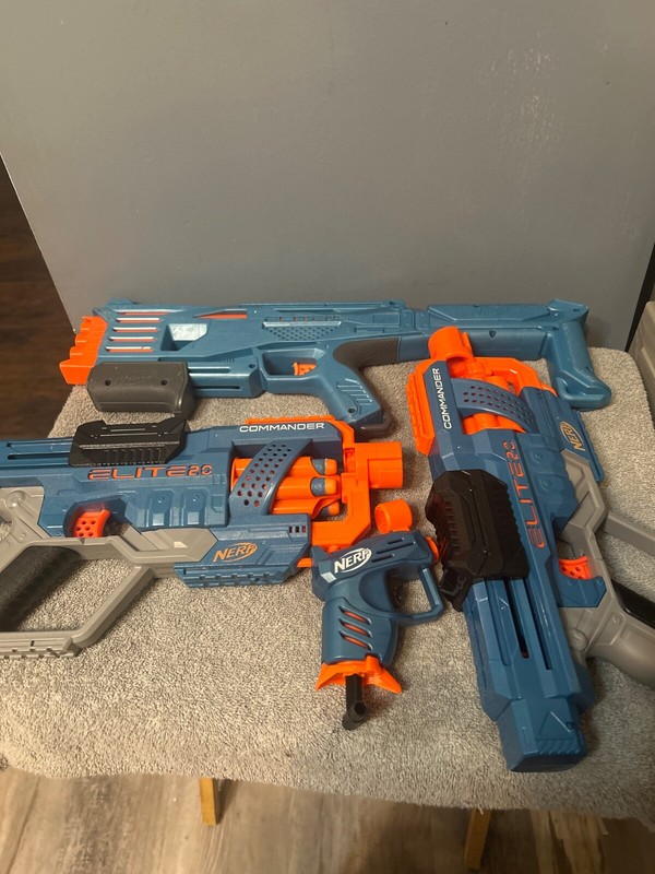 Lot of 5 nerf elite 2.0 guns with Alot of Soft Darts