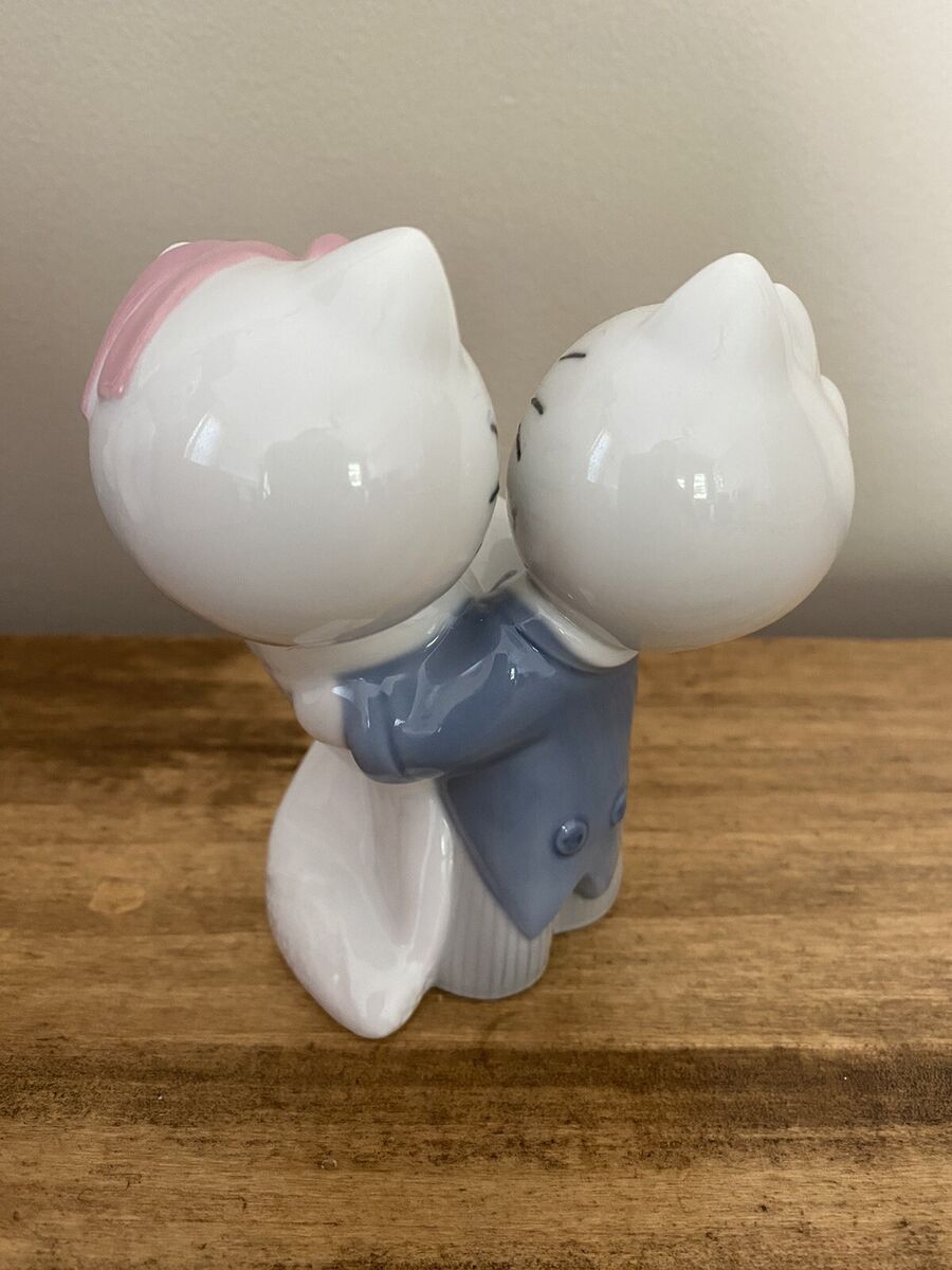 Nao by Lladro - Hello Kitty Gets Married Porcelain Wedding Nao by Lladro - Hello Kitty Gets Married Porcelain Wedding