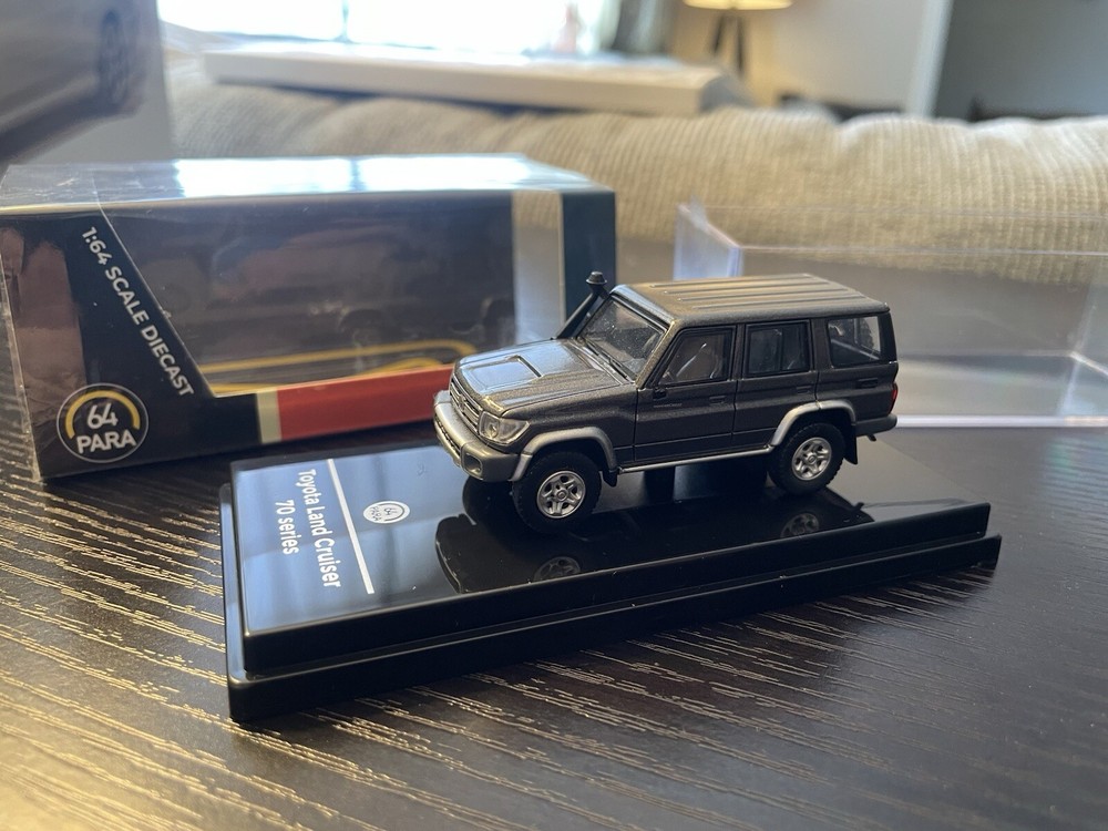 PARA64 1:64 Toyota 2014 Land Cruiser 76 Gray - 1:64