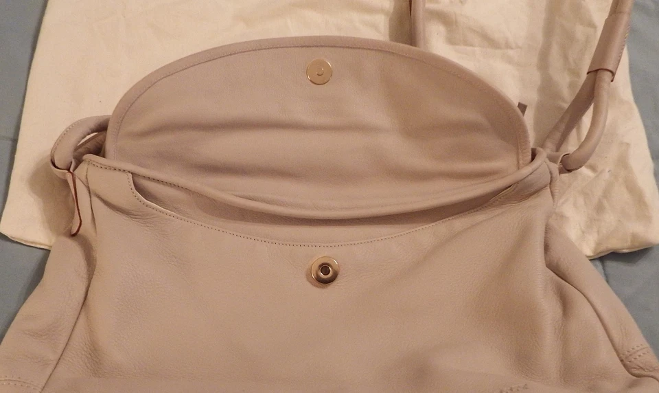 全新 正品 BALLY BEIGE 皮革钱包/手提包/W 标志和拉绳防尘袋 — 第 4/4 张图片