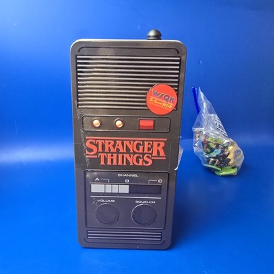 Stranger Things Walkie Talkie Geschenkdose mit Getränk & Glas Spardose