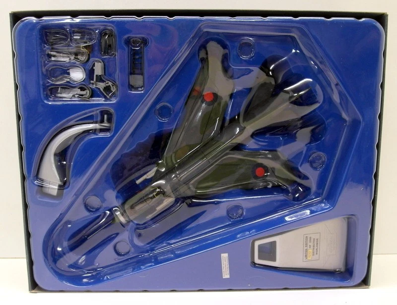 Corgi 1/72 AA32307 BAC Lightning F.3 XP750 RAF Binbrook 1977 - Image 2 of 4