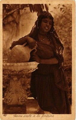 CPA TUNESIEN Lehnert&Landrock 100 Femme arabe a la fontaine (795587)