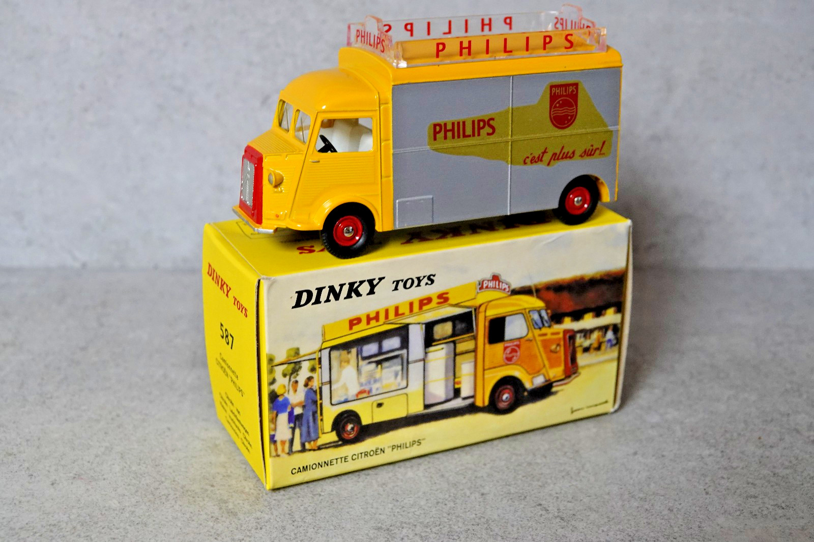 Dinky 587, Citroen 1200KG Phillips Van - Free Price Guide & Review Dinky 587, Citroen 1200KG Phillips Van - Free Price Guide & Review