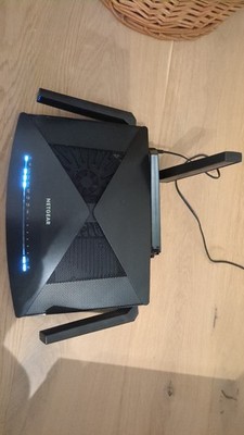 NETGEAR Nighthawk X10 AD7200 R9000 WLAN Router - eine Antenne abgebrochen