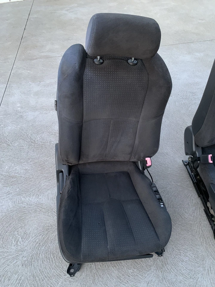 Nissan Skyline V35 Coupe Front Seats Pair L/R - image 2 of 4