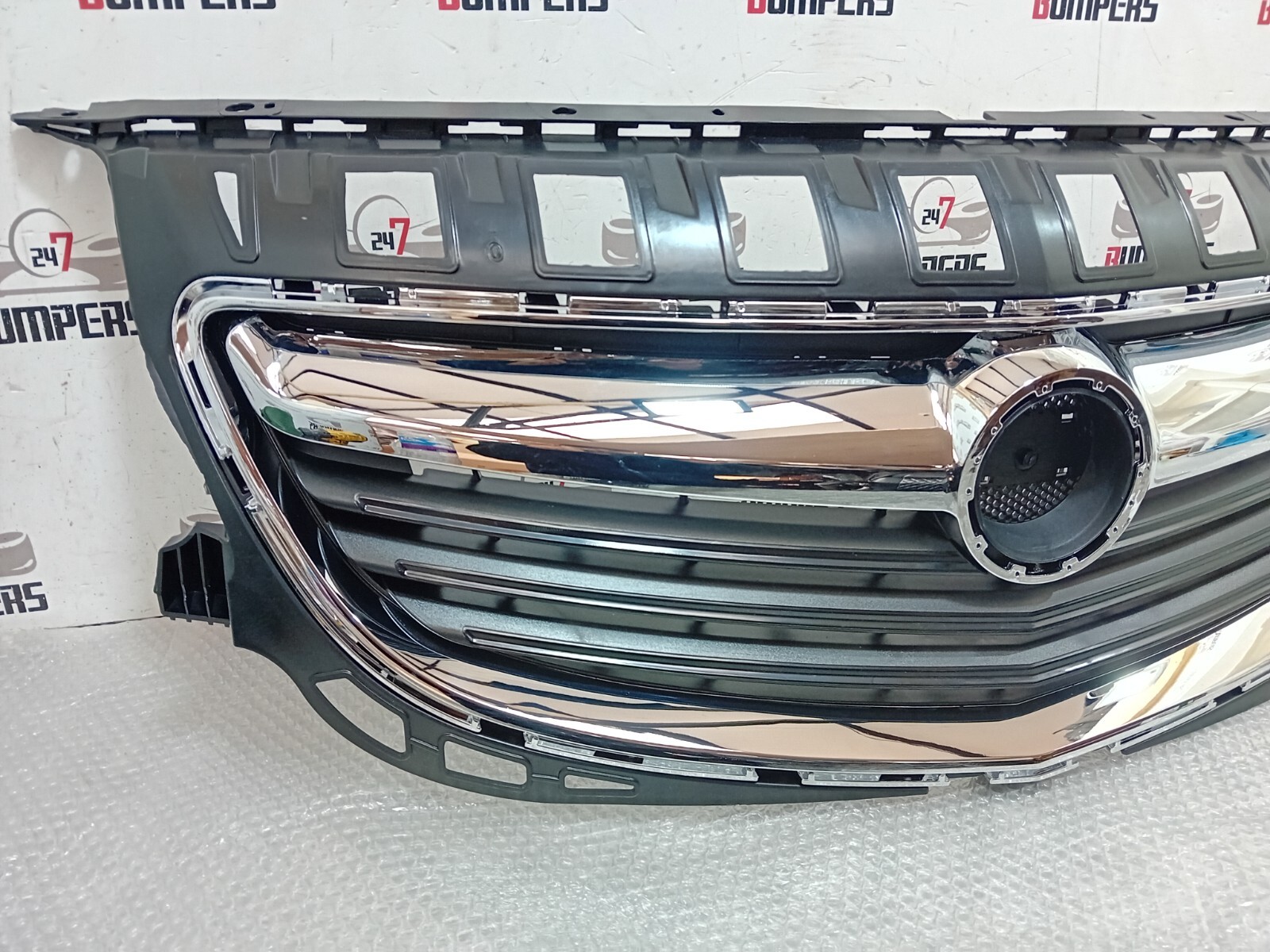 VAUXHALL INSIGNIA 20142017 FACELIFT FRONT BUMPER TOP GRILL + CHROME TRIMS eBay