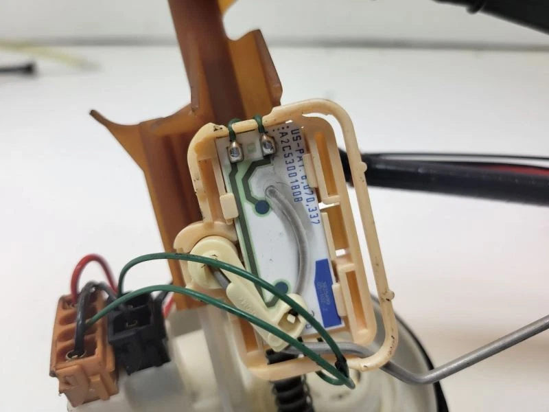 01 02 03 04 05 06 BOMBA COMBUSTIBLE MERCEDES BENZ C230 Foto 3 de 4