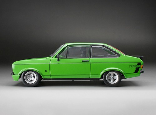 1:18 Sunstar H4635R Ford Escort MKII RS Mexico Signal Green (RHD) 1976 - Picture 2 of 8