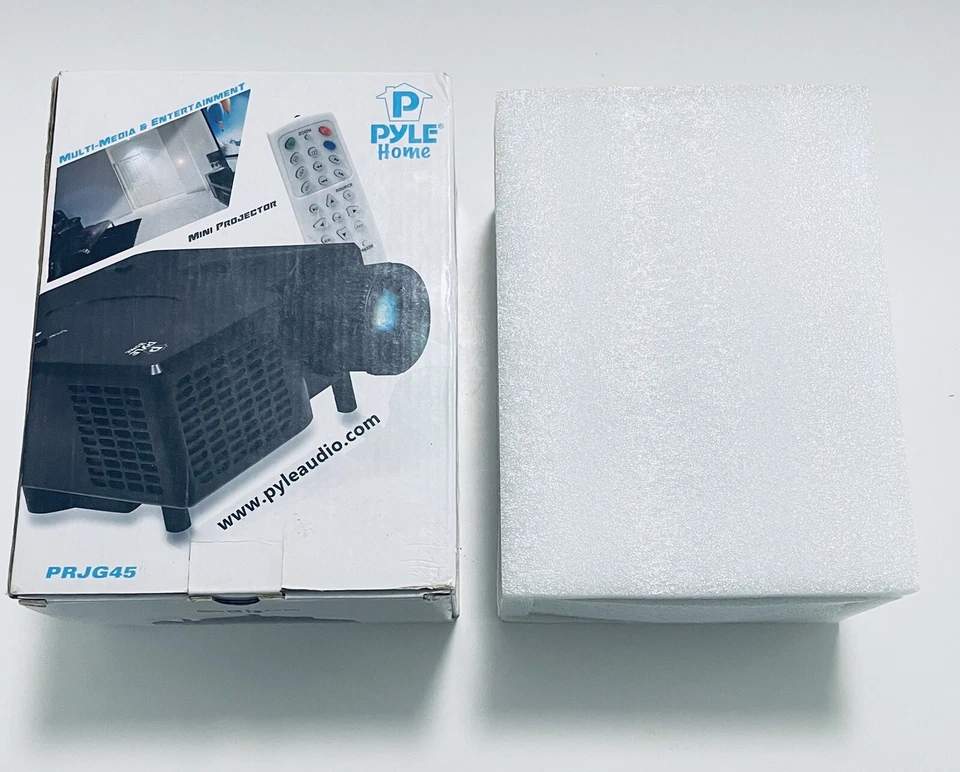 Pyle Home PRJG45 Multimedia Mini Projector NEW - Image 3 of 4