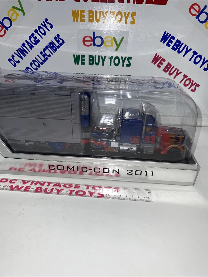 Transformers SDCC 2011 Exclusive DOTM DARK OF THE MOON Ultimate Optimus Prime - Image 4 of 4