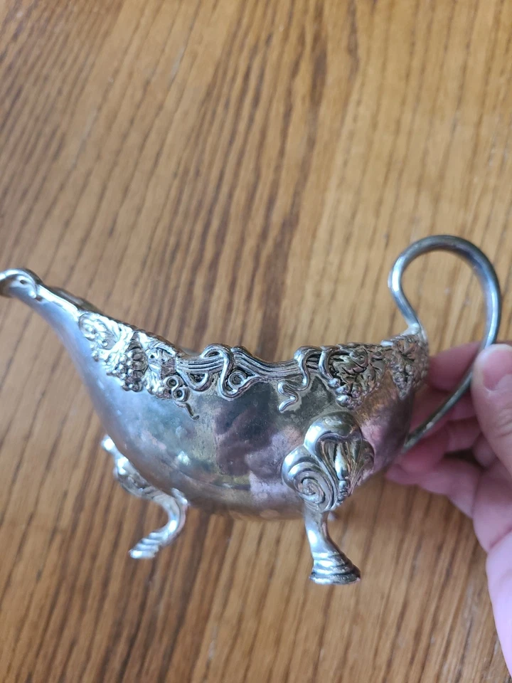 Servidor de salsa de salsa de salsa con mango de 3 patas Godinger Silver Plate Foto 3 de 4