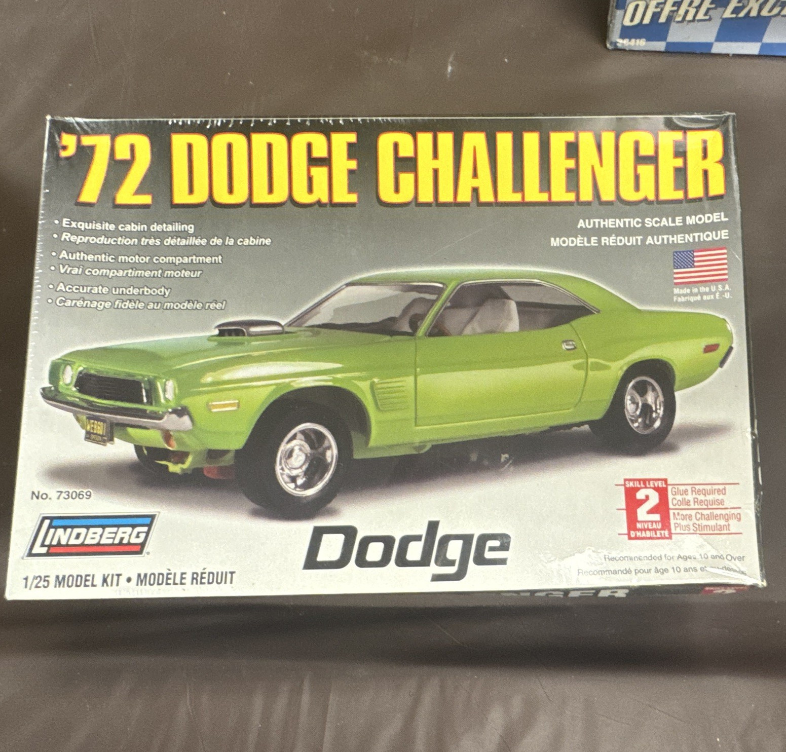 Lindberg '72 Dodge Challenger 1:25 Plastic Car Model Kit Unassembled No. 73069