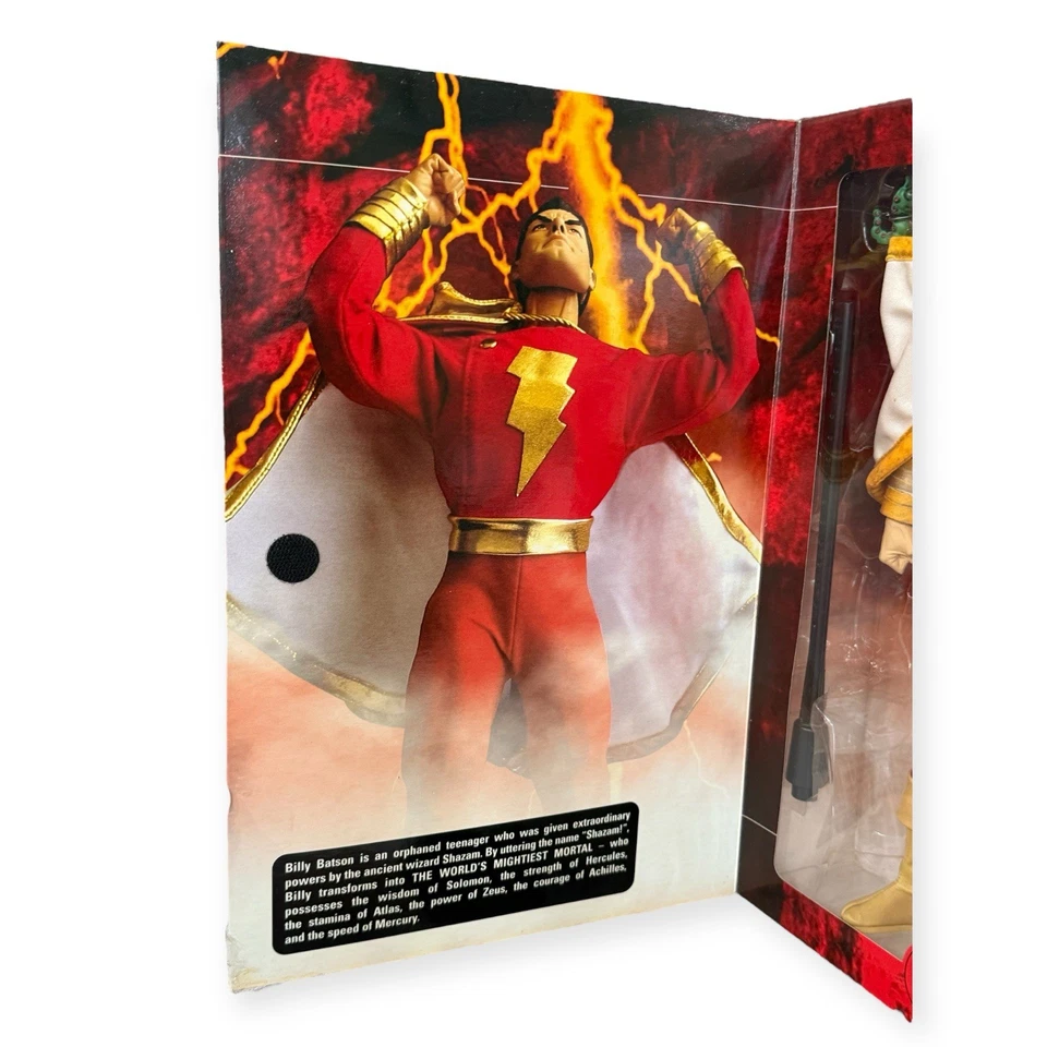 Shazam 1:6 scale Deluxe Collector Series Action Figure DC Direct NIB - Image 3 of 4