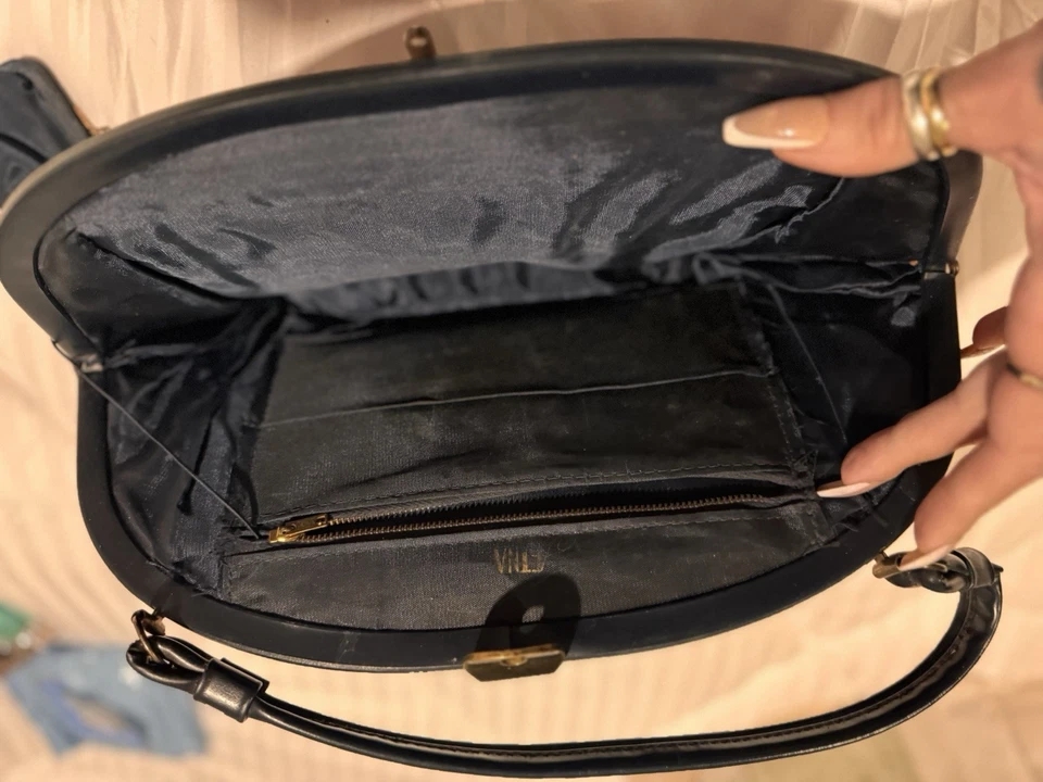 Cartera de mano vintage pintada a mano Cadillac convertible con caniches Foto 4 de 4