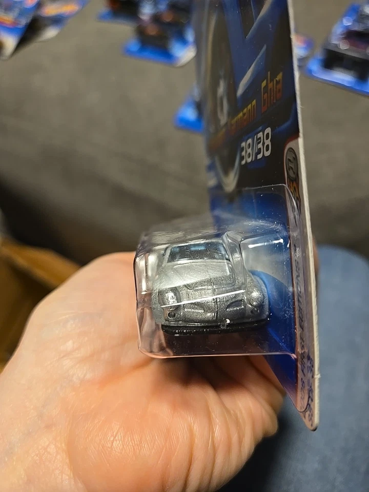 Coche a escala diecast Hot Wheels Volkswagen Karmann Ghia #38/38 plateado 2006 Foto 4 de 4