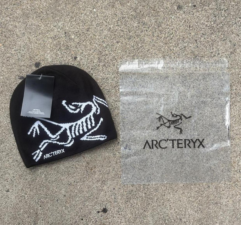 Arc'teryx Bird Head Toque Orca Black Merino Wool Beanie Winter Ski Hat NWT