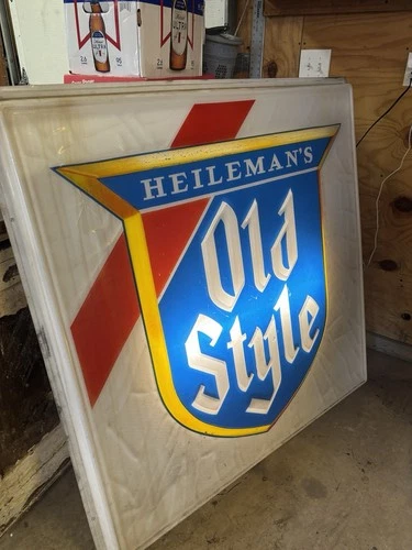 Heileman's Old Style Lighted Beer Sign Breweriana Collectible Bar Decor Vintage