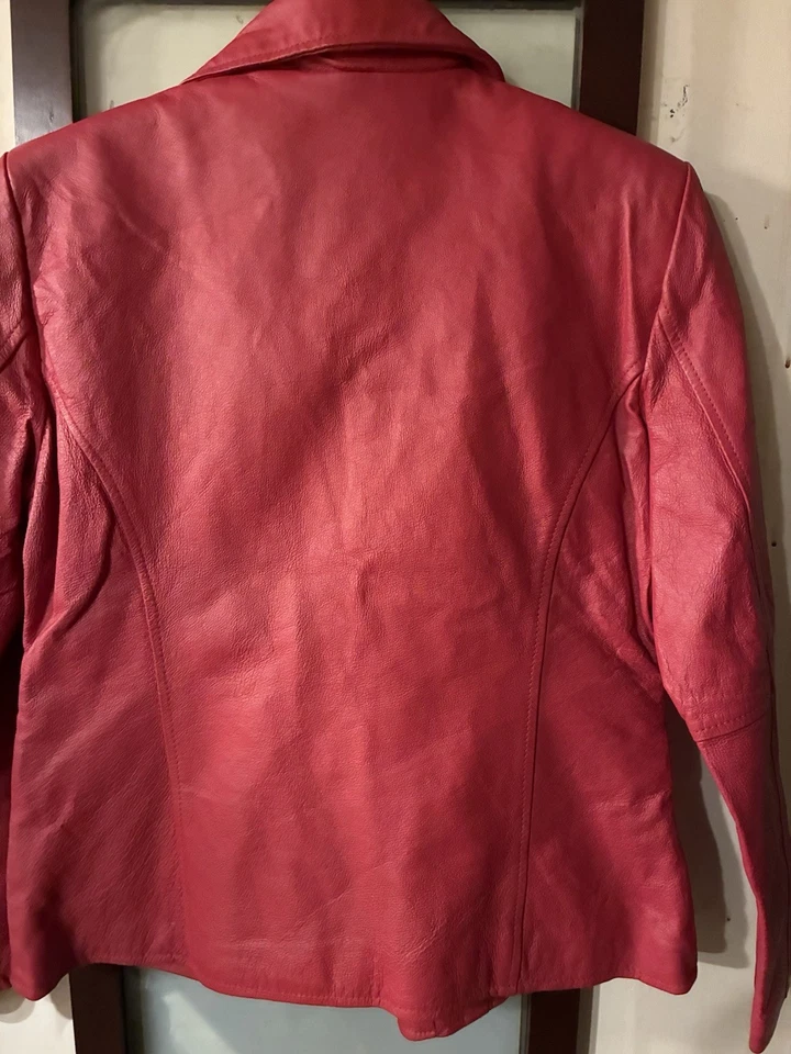 Chaqueta roja Metrostyle 4 pantalones 6 pantalones cuero genuino Foto 4 de 4