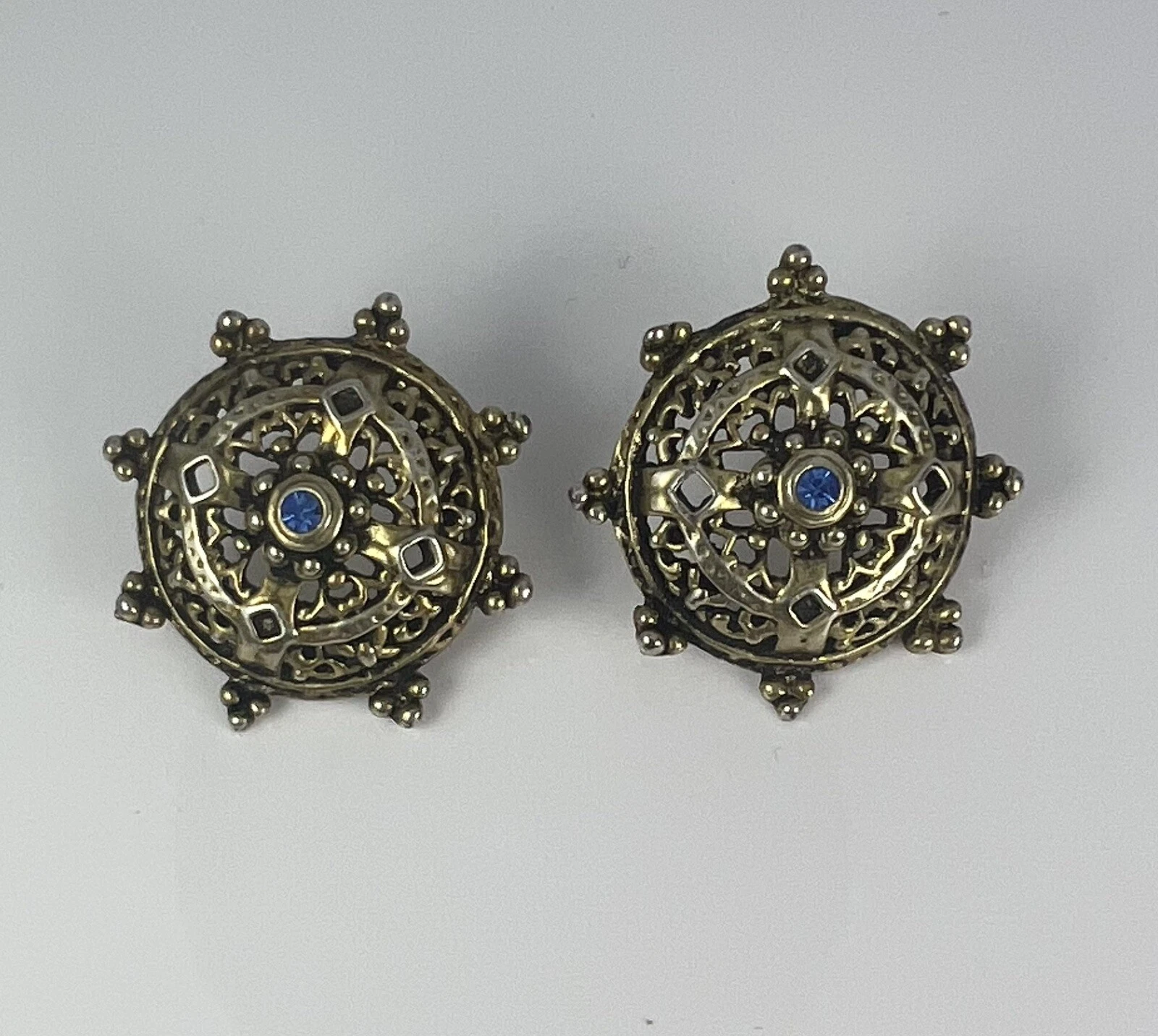 Boucles d'oreilles clou vintage GUCCI avec pierre bleu vif