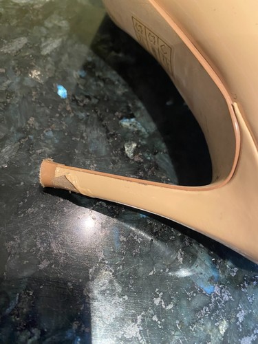 GUESS NUDE/ PINK CLASSIC SHOES PAINTENT SIZE 36 HEEL 3.5" HEIGHT - Picture 4 of 4