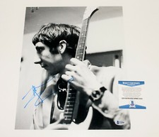 PETE TOWNSHEND THE WHO SIGNED 11x14 PHOTO 3 GUITAR ICON BECKETT COA TOMMY BAND