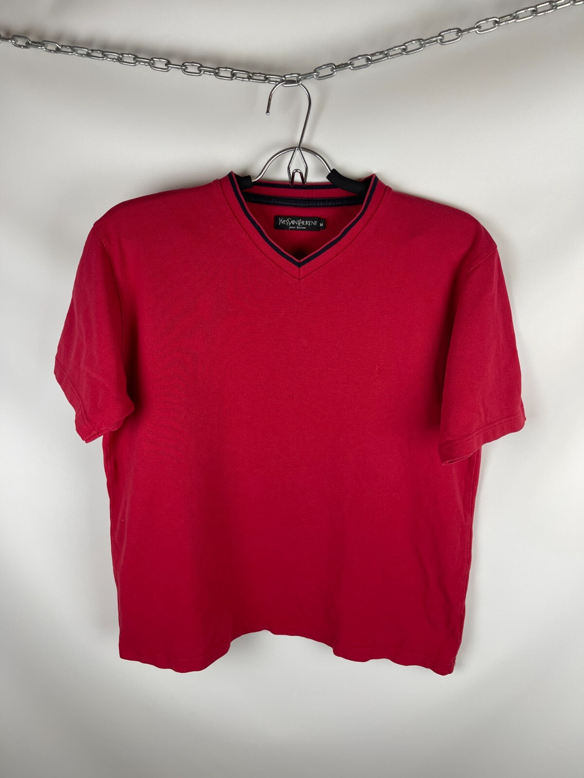 T shirt vintage Yves Saint Laurent collo a V rossa