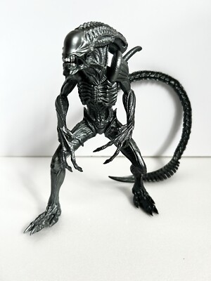 ネカ　AVP2 (ALIENS vs PREDATOR 2) プレデター 新品 Amazon.com: Alien VS. Predator NECA Exclusive Action Figure