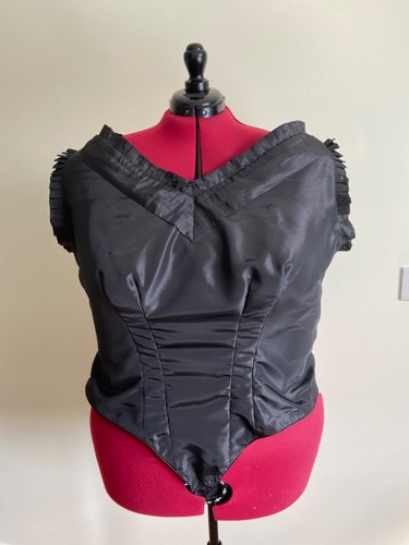 mid-1880s style Victorian pointed bodice, boned, piping hem, sleeveless - Picture 3 of 9