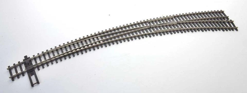 Walthers HO Scale ~ New ~ Code 83 ~ DC/DCC ~ Right Curved Turnout 24/28 ~ 83064 - Image 2 of 4