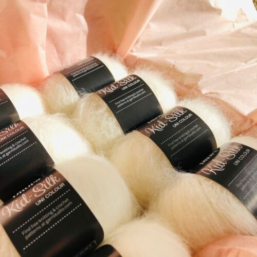 GOTAS DE SEDA PARA NIÑOS Caja de Regalo 75% NIÑO MOHAIR 25% SEDA LUJO BRILLANTE ESPONJOSO Hilo de Tejer - Imagen 4 de 59