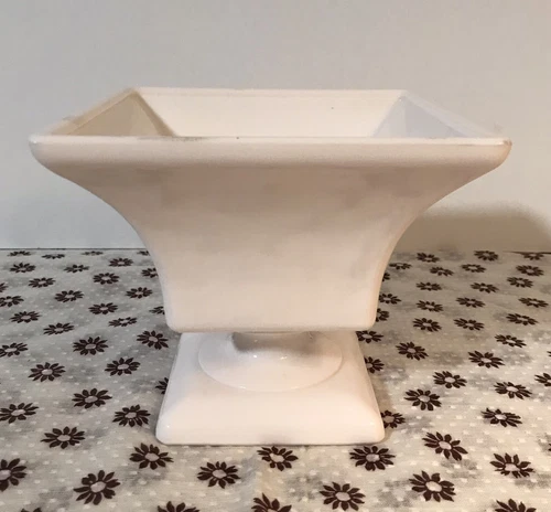 Vintage Napco Ceramics Pale Pink Milk Glass Candy Dish /Planter Pedestal #2256