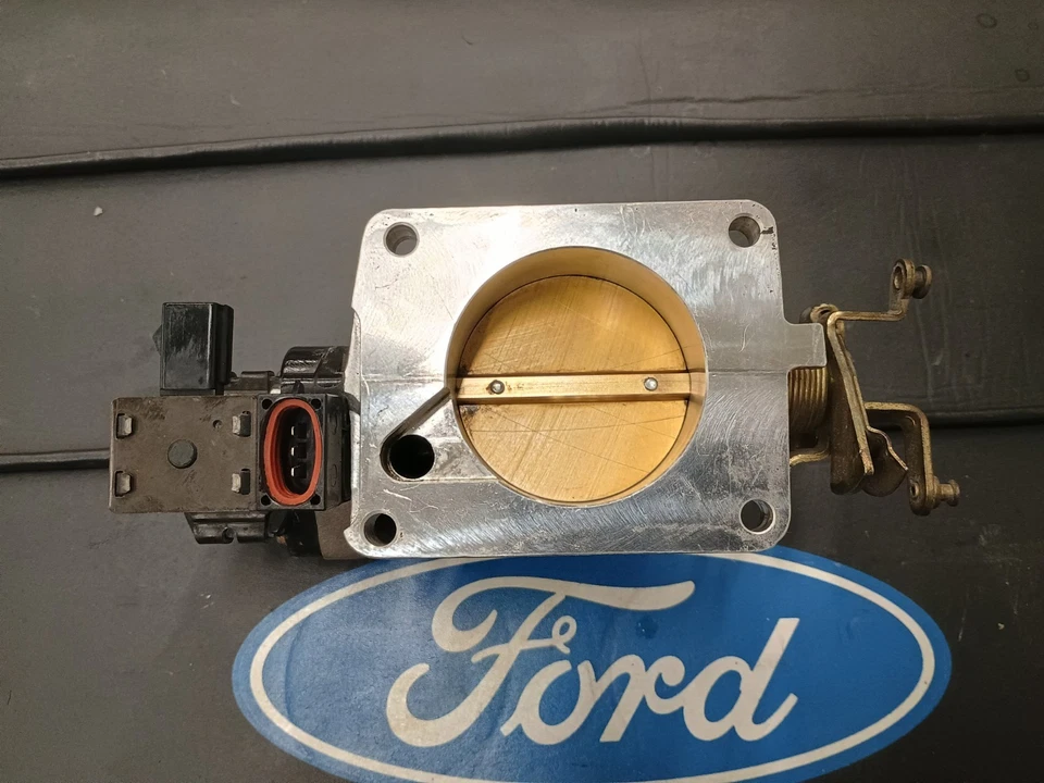 Cuerpo de acelerador BBK 70 mm para Ford Mustang GT y Cobra 1994-1995 5,0 L V8 Foto 3 de 3