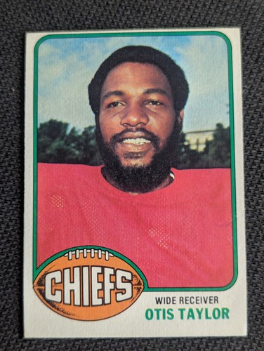 Sharp 1976 Topps #362 Otis Taylor Kansas City Chiefs Football Card-EX+/NM