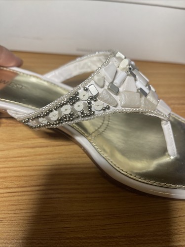 Nine West TRIVEA3Y women’s White/ Gold Thongs sandals With stones Sz 7.5M W/Box - Picture 10 of 24