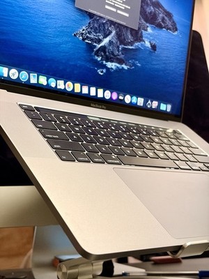 2019 MacBook Pro 16-inch MVVL2LL/A 2.6GHz Laptop with 32GB RAM and 2TB SSD