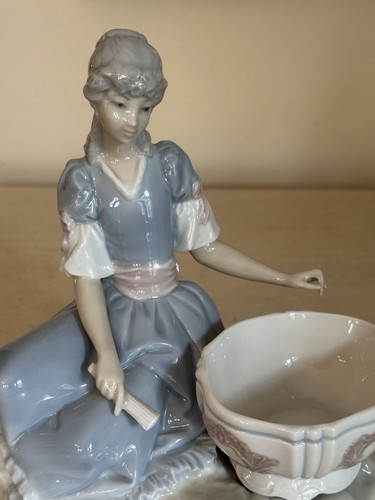 ~VERY RARE~ Lladro "Girl Jewelry Dish" 4713 Excellent Condition Older Mark! - Picture 3 of 12
