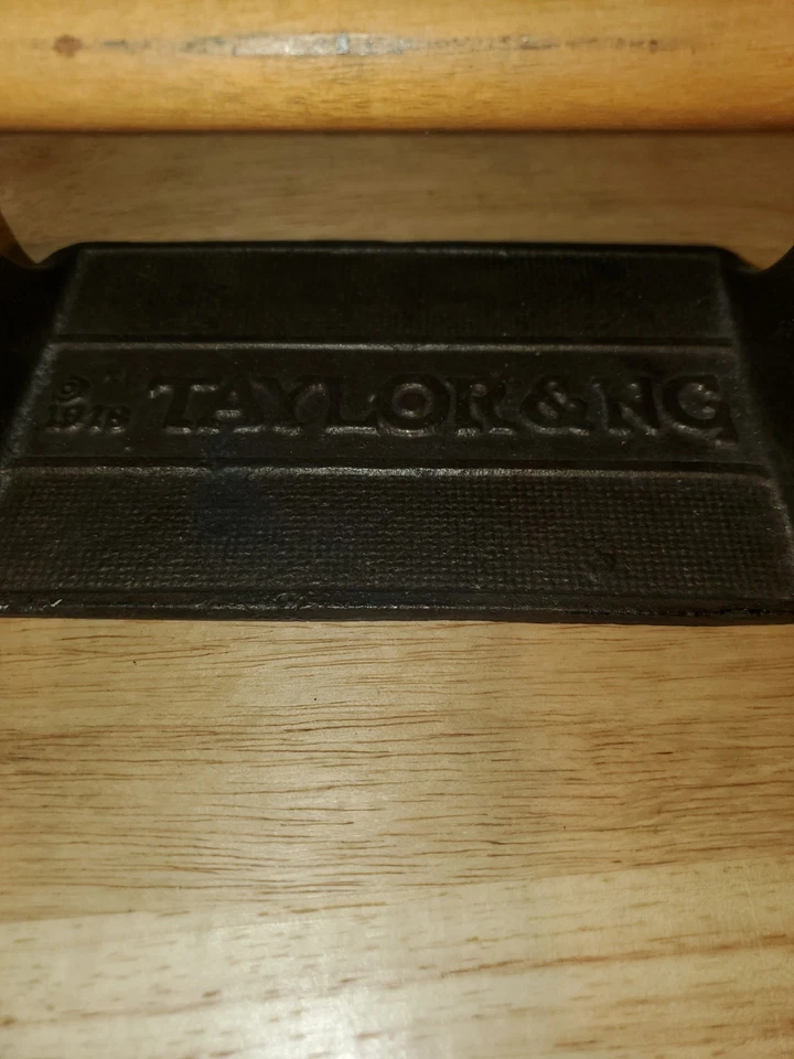 Prensa de tocino Taylor & NG 1978 vintage hierro fundido cerdo/flores mango de madera Foto 3 de 4